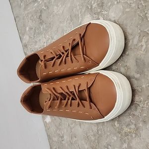 Womens 9.5 Universal Thread shoes